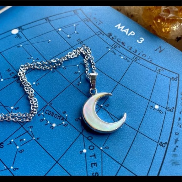 *NWT* Estrella & Luna - Silver Carved Shell Boho Moon Necklace - Picture 3 of 7